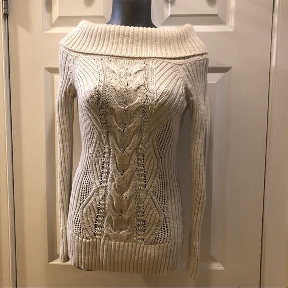 Beautiful WHBM sweater 🤍 - Picture 1 of 6